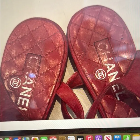 💯 authentic Chanel red leather and satin Sandals with Silver logo Accents