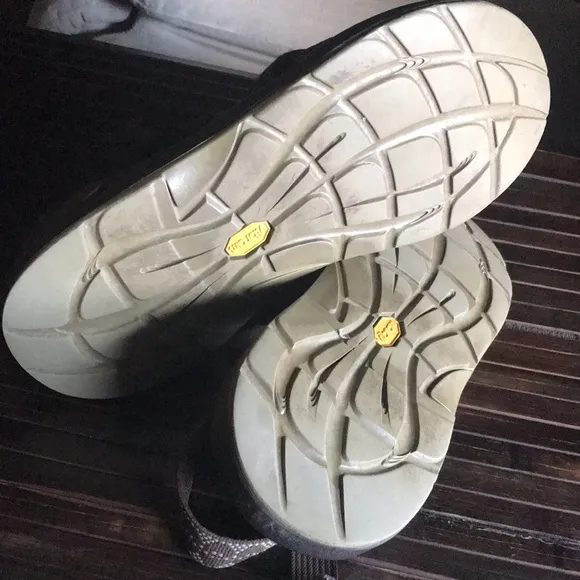 🛍️ CHACOs Brown Tan Sandals