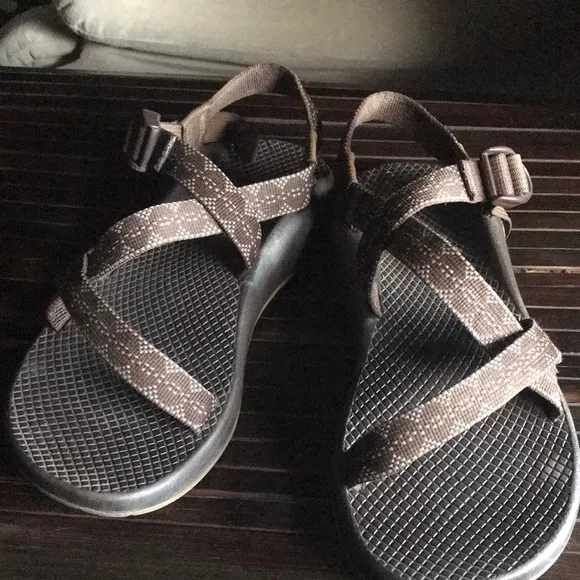 🛍️ CHACOs Brown Tan Sandals