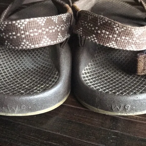 🛍️ CHACOs Brown Tan Sandals