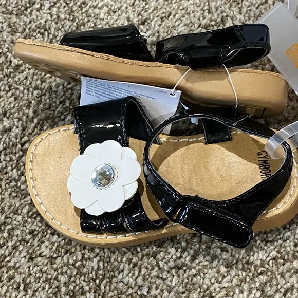 2 pairs little girl’s sandals