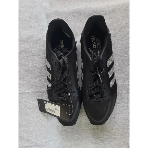 Adidas Men's US Size 8.5 Black/White LA Trainer III Outdoor Performance Shoes