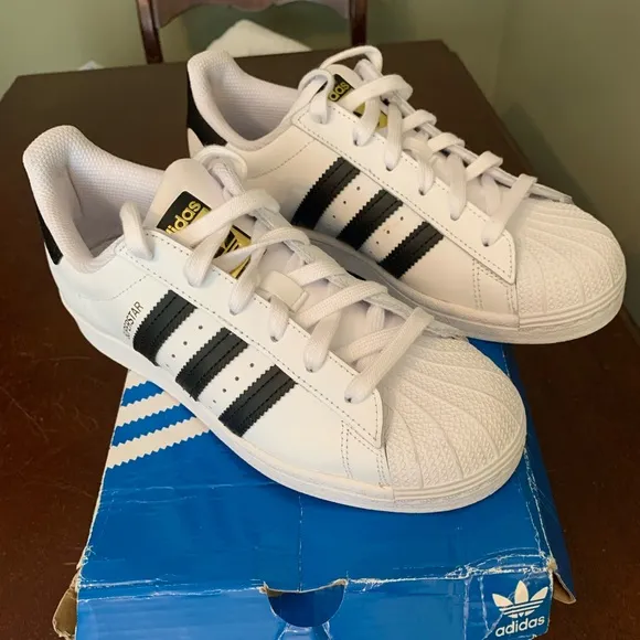 Adidas OG Superstar White w/ Black stripe big kid 5 1/2  = Women 7- 7.5