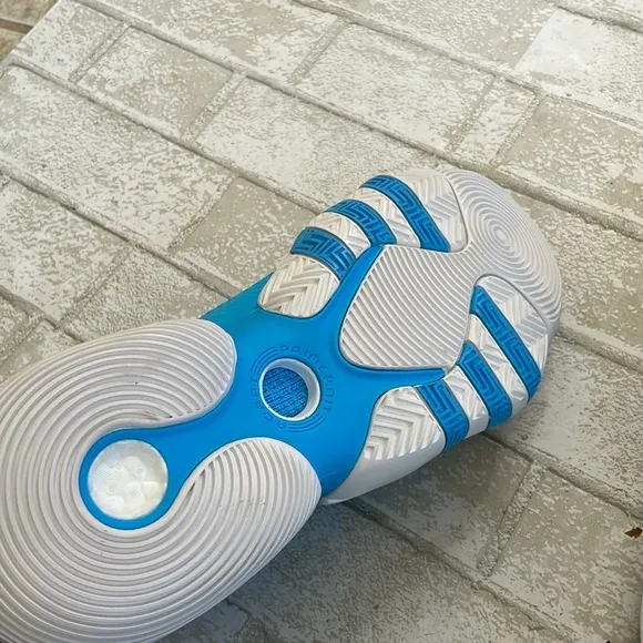 Adidas trae young blue shoes nwt