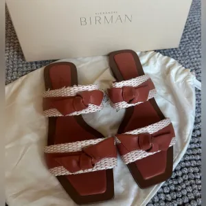 ALEXANDRE BIRMAN Clarita Padded sandals