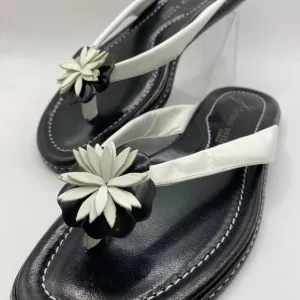 Antonio Bossi Size 8 Black White Leather Daisy Flower Sandals Size 8 NWT