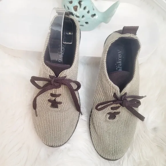 ARCOPEDICO CLASSIC VEGAN OXFORD IN BEIGE EUC WOMEN'S SIZE 38