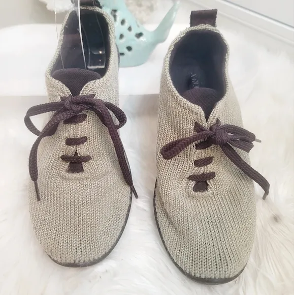 ARCOPEDICO CLASSIC VEGAN OXFORD IN BEIGE EUC WOMEN'S SIZE 38