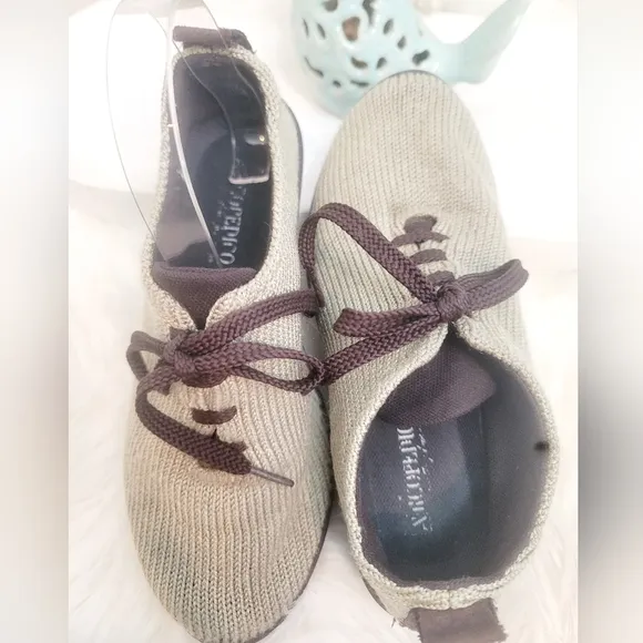 ARCOPEDICO CLASSIC VEGAN OXFORD IN BEIGE EUC WOMEN'S SIZE 38