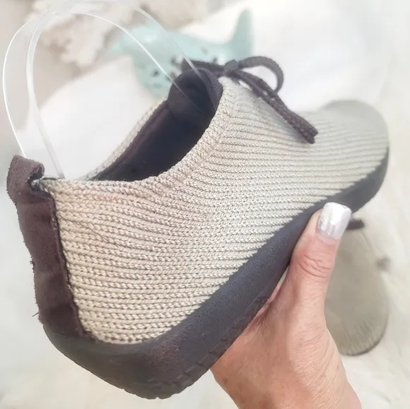 ARCOPEDICO CLASSIC VEGAN OXFORD IN BEIGE EUC WOMEN'S SIZE 38