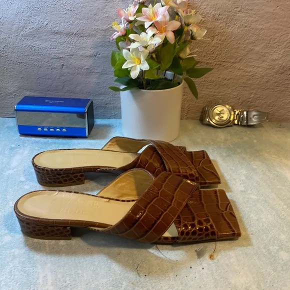 AWAKE MODE sandals SZ 37