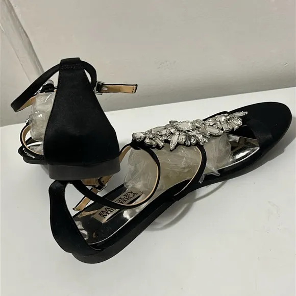 BADGLEY MISCHKA Elegant Black Sandals with Crystal Embellishments Never worn