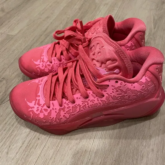 Basketball shoes for girl size 3.5