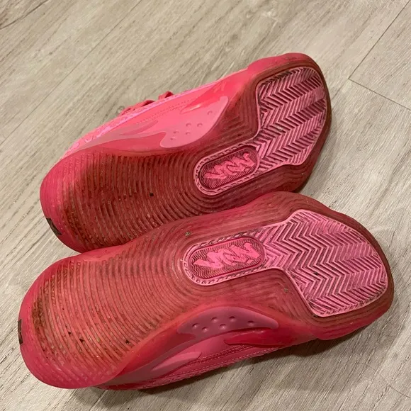 Basketball shoes for girl size 3.5