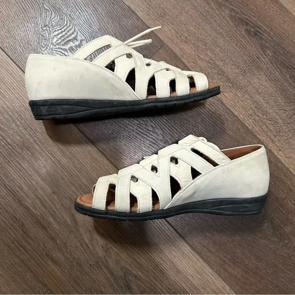 Beautifeel Sandals Size 7 1/2 Ivory White