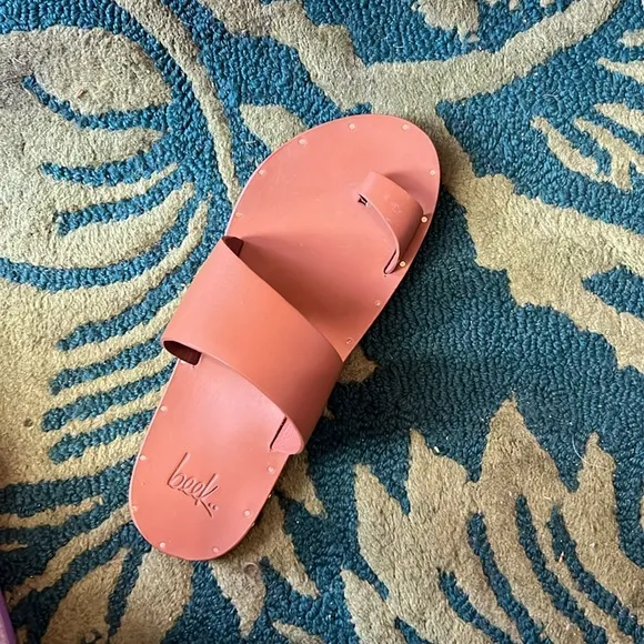 Beek Finch Sandals NWOT.size 7