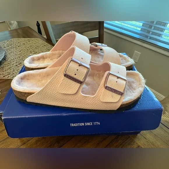 Birkenstock Shearling Arizona Sandals 💗