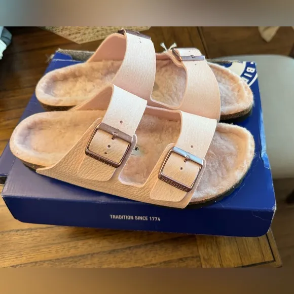 Birkenstock Shearling Arizona Sandals 💗