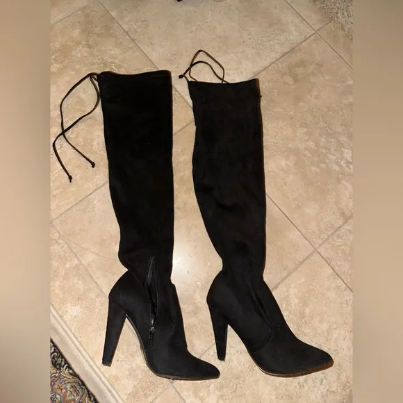 Boots soft suede like black knee boots size 9 🖤✨
