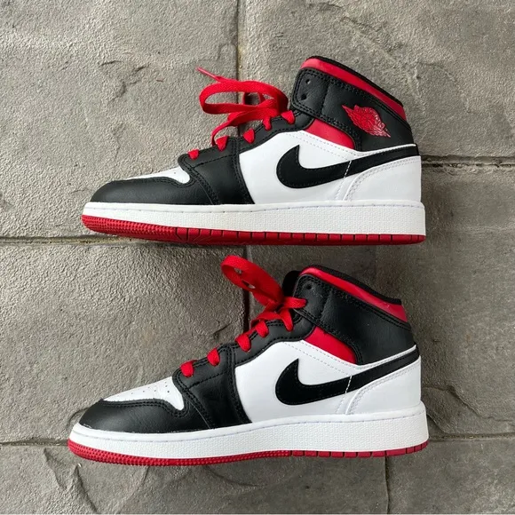 Boys Nike Air Jordan 1 Mid
