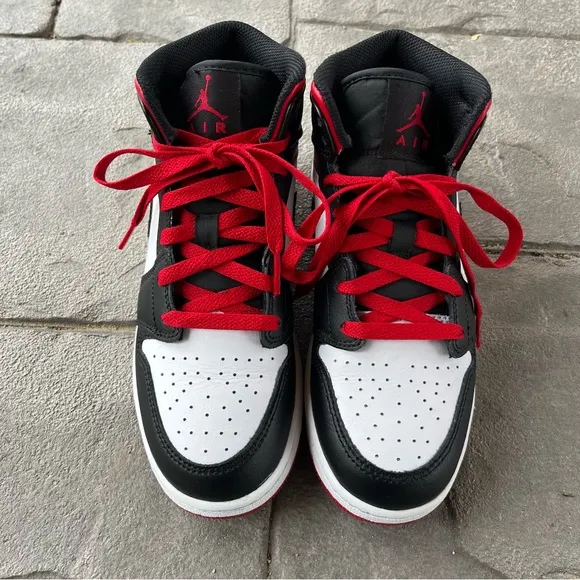 Boys Nike Air Jordan 1 Mid