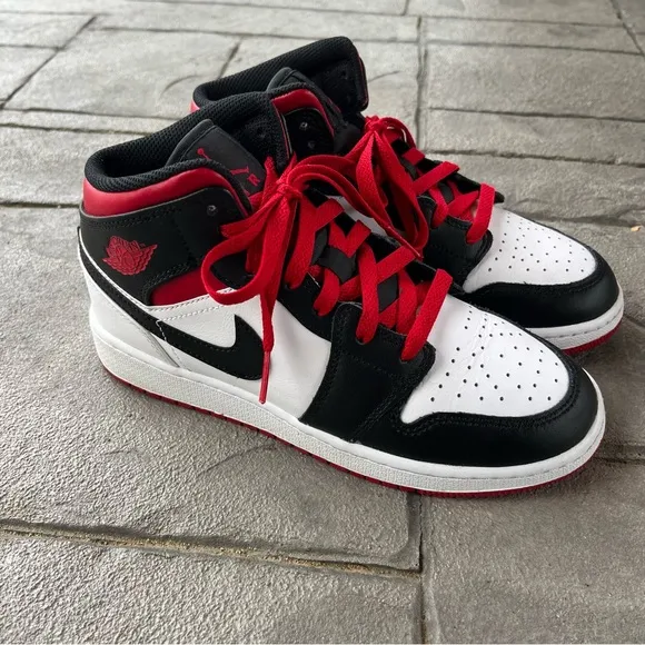 Boys Nike Air Jordan 1 Mid