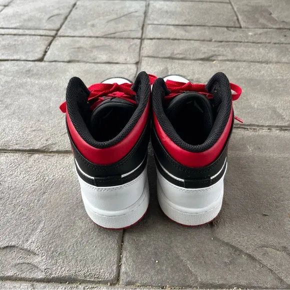 Boys Nike Air Jordan 1 Mid