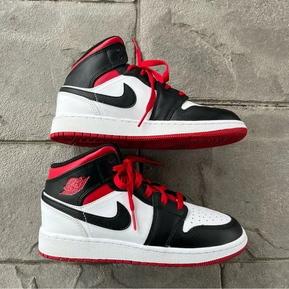 Boys Nike Air Jordan 1 Mid