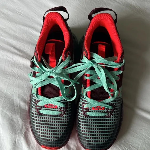 Boys Nikes 5Y