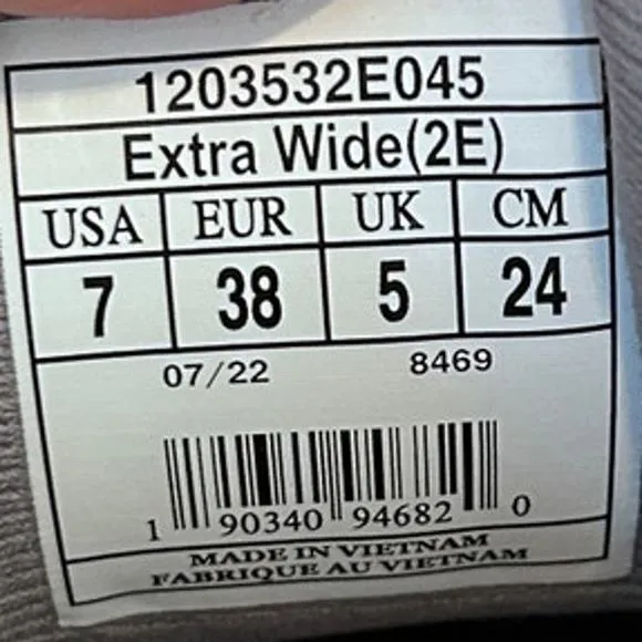 Brooks - Adrenaline GTS 22 - Running Shoes - Gray - Women's -7(2E) - 1203532E045