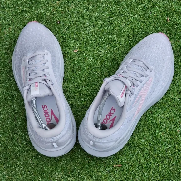BROOKS ADRENALINE GTS 24 - Womens Sneakers - SIZE 10.5D WIDE