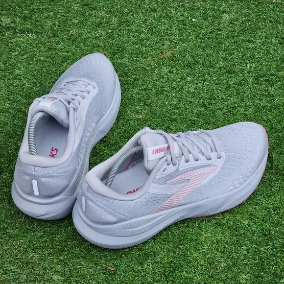 BROOKS ADRENALINE GTS 24 - Womens Sneakers - SIZE 10.5D WIDE
