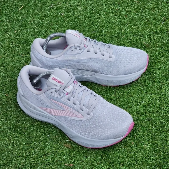 BROOKS ADRENALINE GTS 24 - Womens Sneakers - SIZE 10.5D WIDE