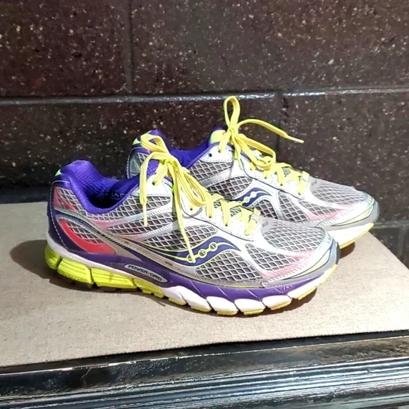 BROOKS ATHLETIC SHOES SIZE 9.5 WIDE