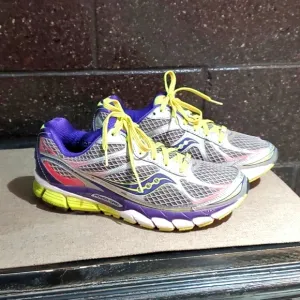 BROOKS ATHLETIC SHOES SIZE 9.5 WIDE