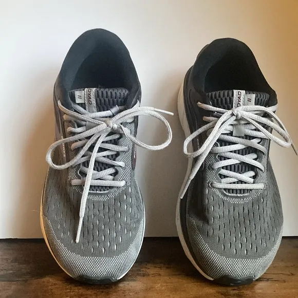 BROOKS Dyad 11 Running Shoes Charcoal Gray Burgundy White Mens 9.5 4E Extra Wide