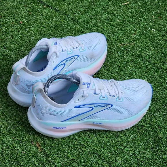 BROOKS GLYCERIN GTS 22 - Women's Sneakers- SIZE 7.5D WIDE