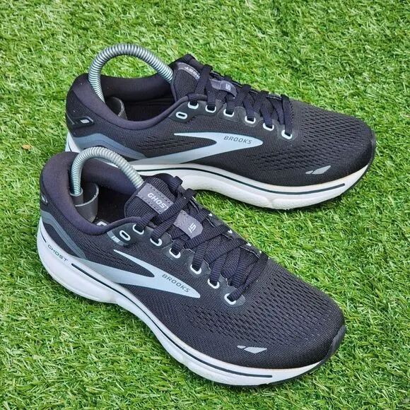 BROOKS GHOST 15 - Women's Athletic Shoes - SIZE 6.5D WIDE