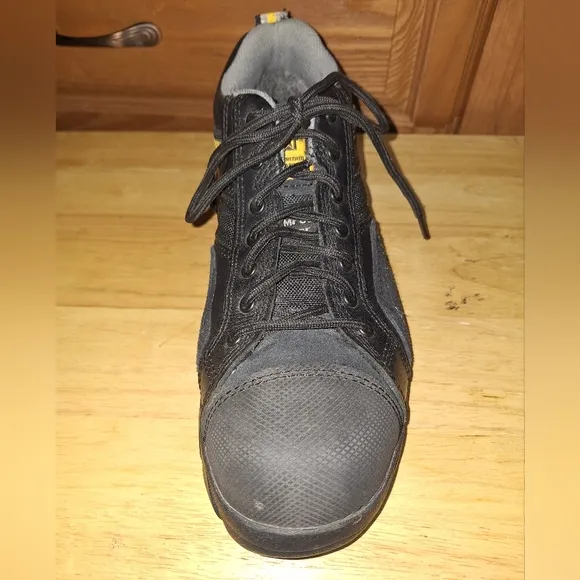 Caterpillar Men's Black Safety Toe Work Shoes In A Size 9.5 Wide Width. EUC