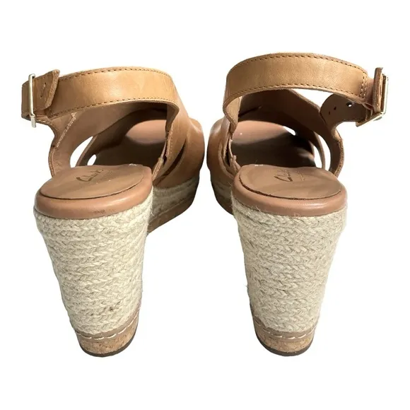 Clarks Amelia Dally Wedge Tan leather sandals size 11M.