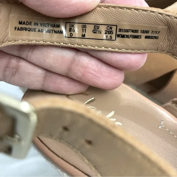 Clarks Amelia Dally Wedge Tan leather sandals size 11M.