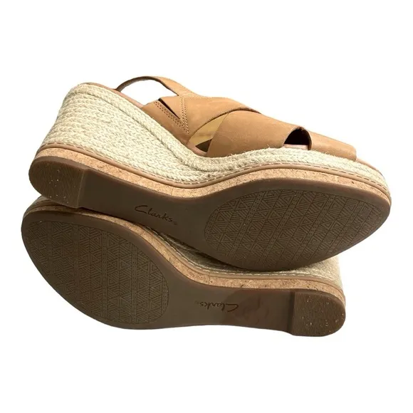 Clarks Amelia Dally Wedge Tan leather sandals size 11M.