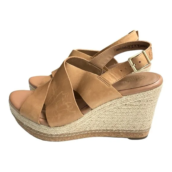 Clarks Amelia Dally Wedge Tan leather sandals size 11M.