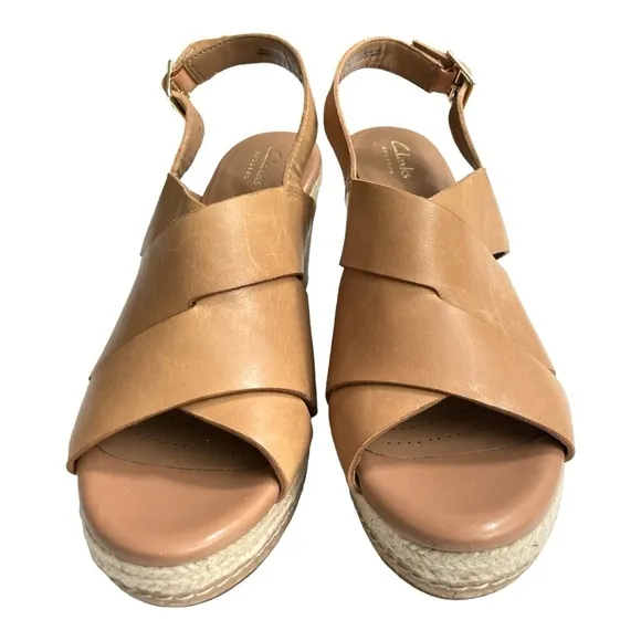 Clarks Amelia Dally Wedge Tan leather sandals size 11M.