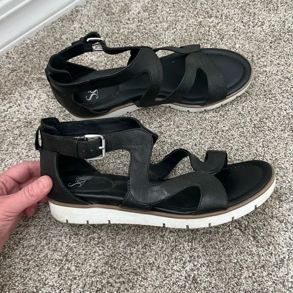 COPY - Women's sofft size 10 black sandals • only worn a few times