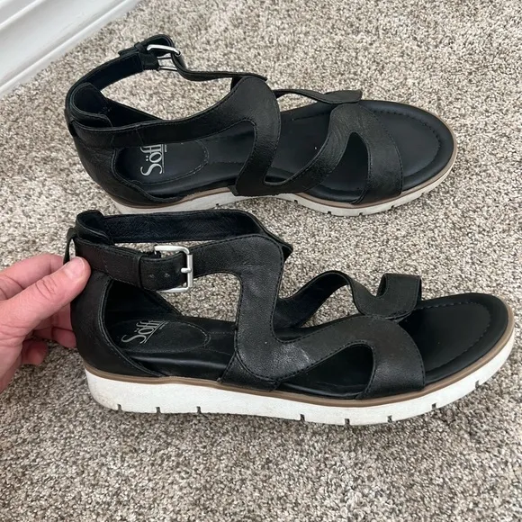 COPY - Women's sofft size 10 black sandals • only worn a few times