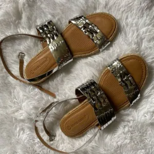 Corso Como Metallic Sandals Leather Silver Strappy Women’s Size 7.5