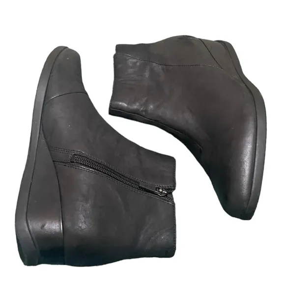 Dansko Serenity Waterproof Wedge Ankle Booties size 39​