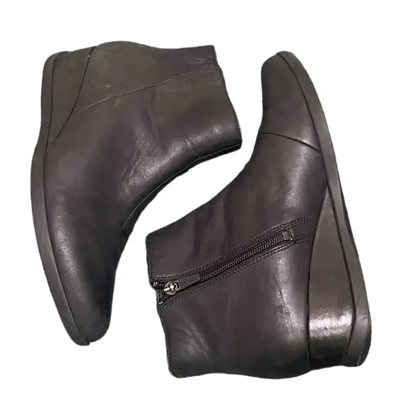 Dansko Serenity Waterproof Wedge Ankle Booties size 39​