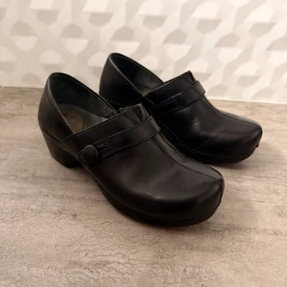 Dansko Solstice Women's Black Leather Slip on Button Clog Shoes US Size 7.5 (38)